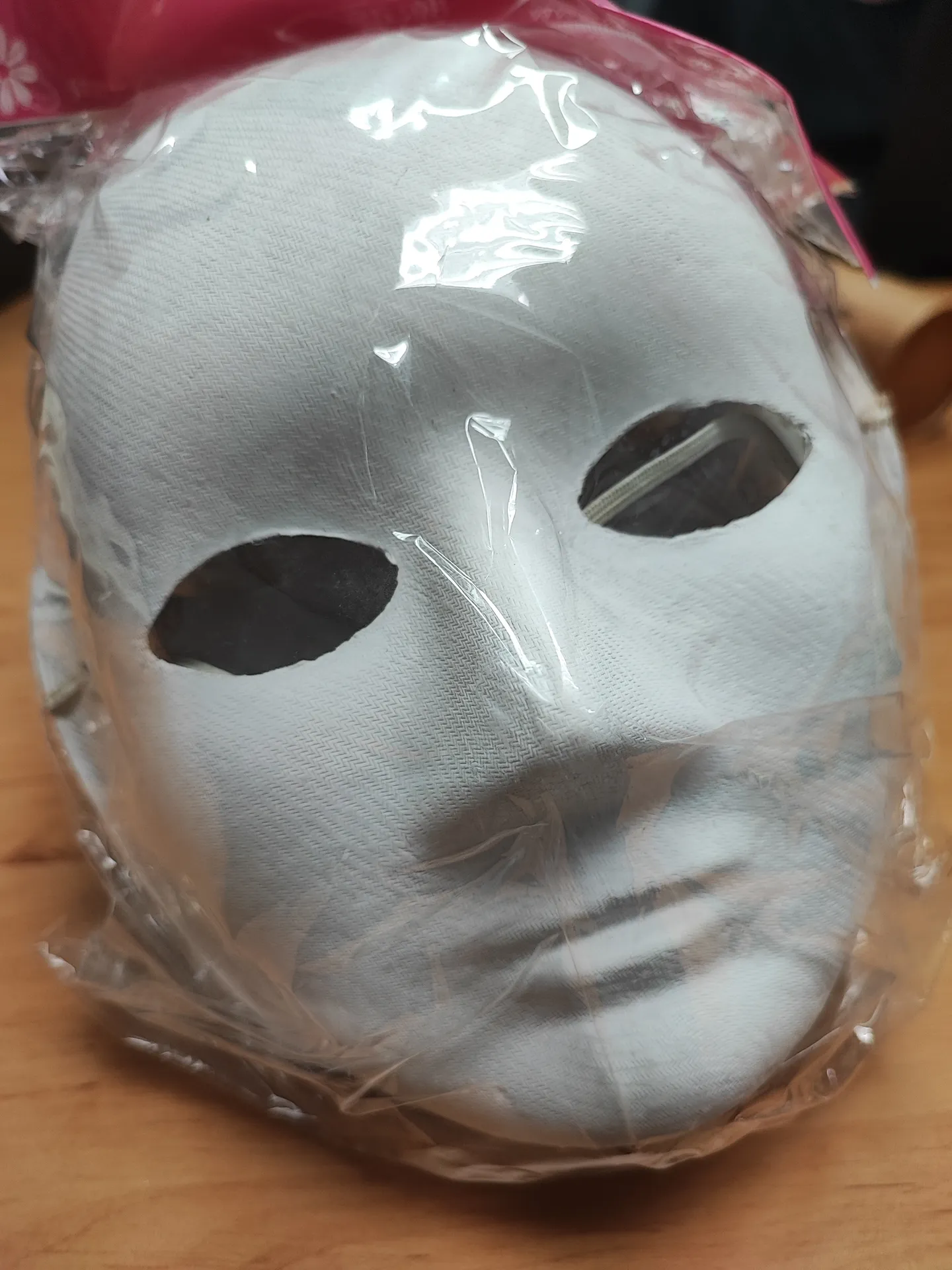 白面具 (White mask)