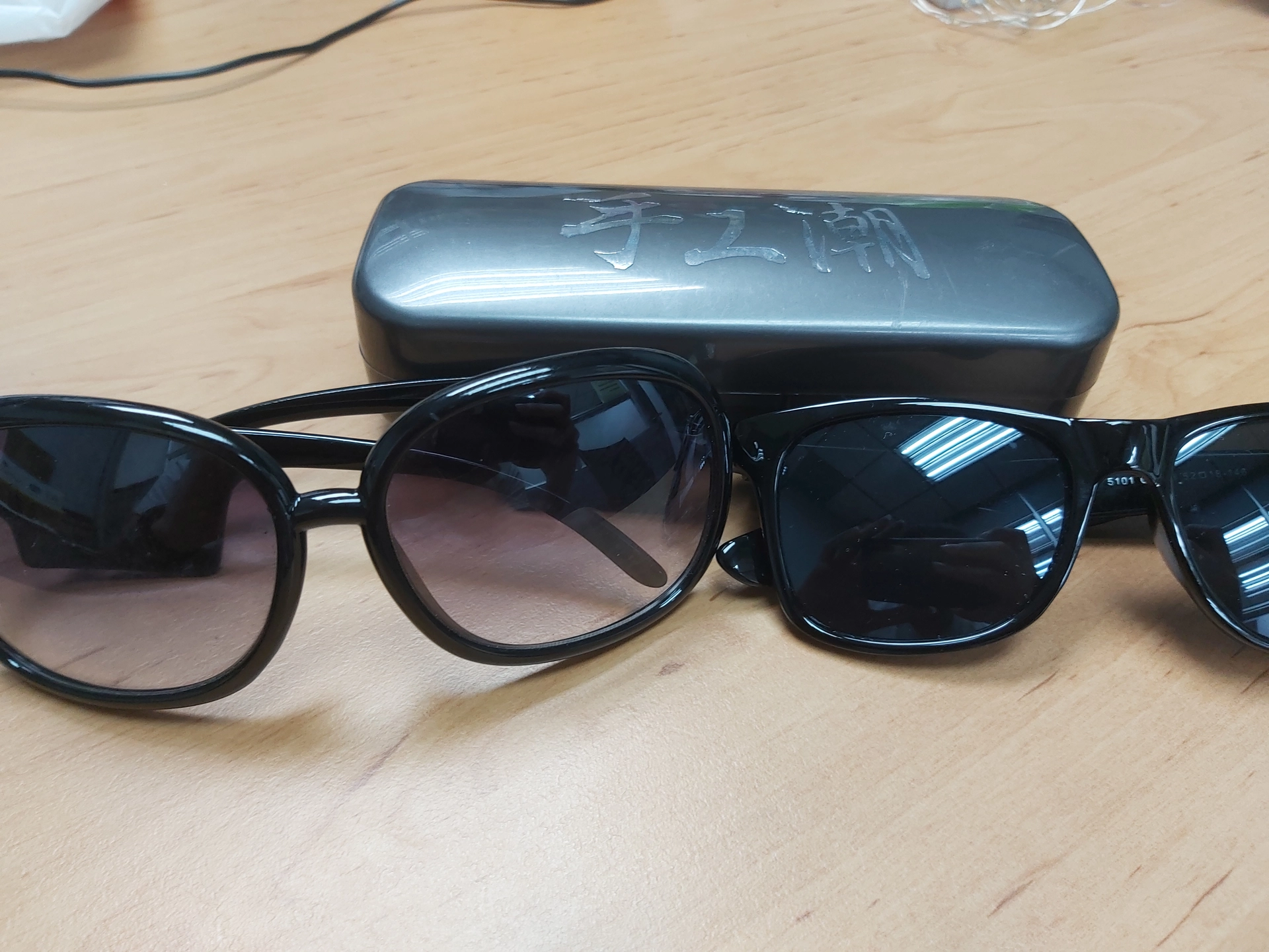 黑眼鏡 (Black Glasses)